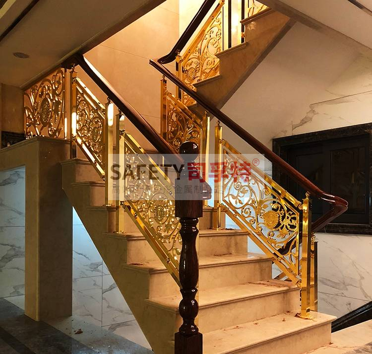 銅藝樓梯扶手：結(jié)構(gòu)獨(dú)特，造型優(yōu)美，堅(jiān)固耐用[司孚特銅藝護(hù)欄，銅樓梯扶手](圖2)