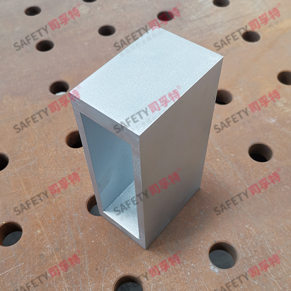 對稱等厚矩形氟碳噴涂精制鋼幕墻型材(圖2) 對稱等厚矩形氟碳噴涂精制鋼幕墻型材(圖2)