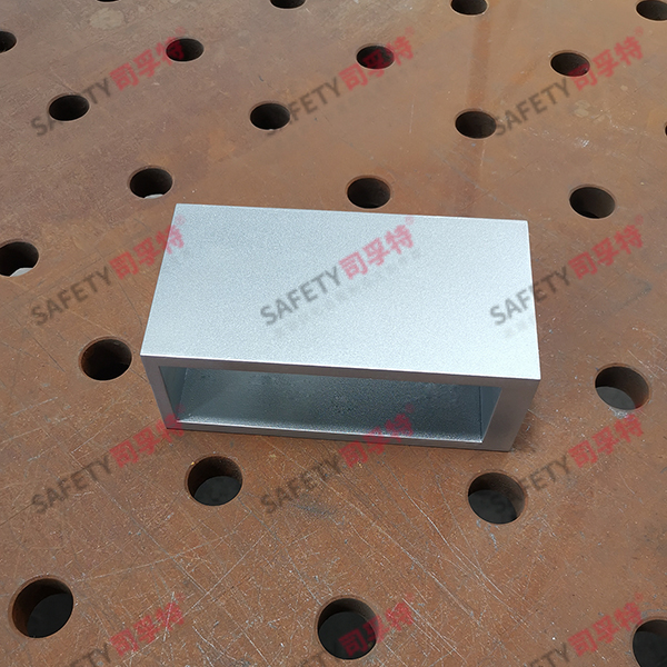 前抗面加厚氟碳噴涂焊接幕墻精制鋼型材(圖3) 前抗面加厚氟碳噴涂焊接幕墻精制鋼型材(圖3)